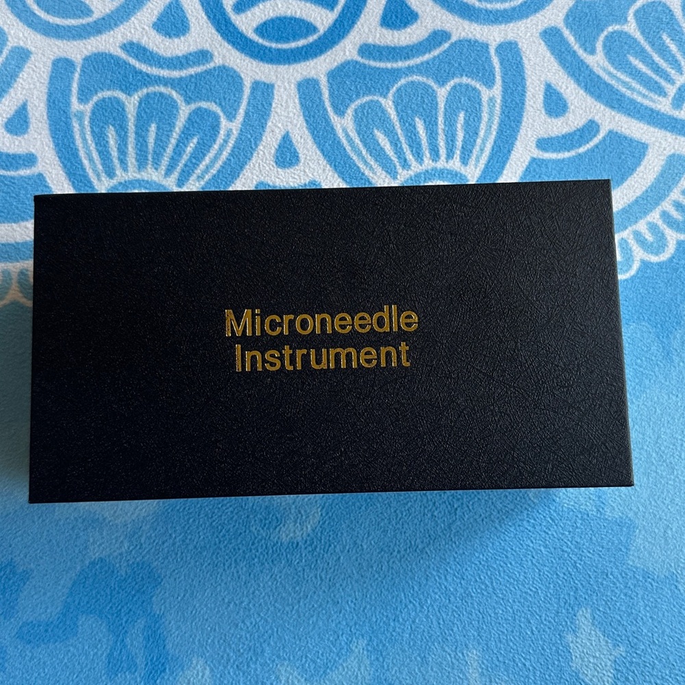 Microneedling Pen with needles